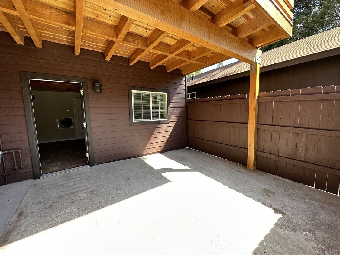 Primary Photo - Center of Town 1 Bedroom
