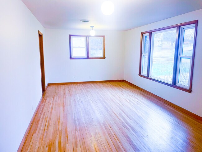 Building Photo - 1815 Rosebank Ave