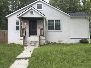 Building Photo - 4925 Lincoln Dr