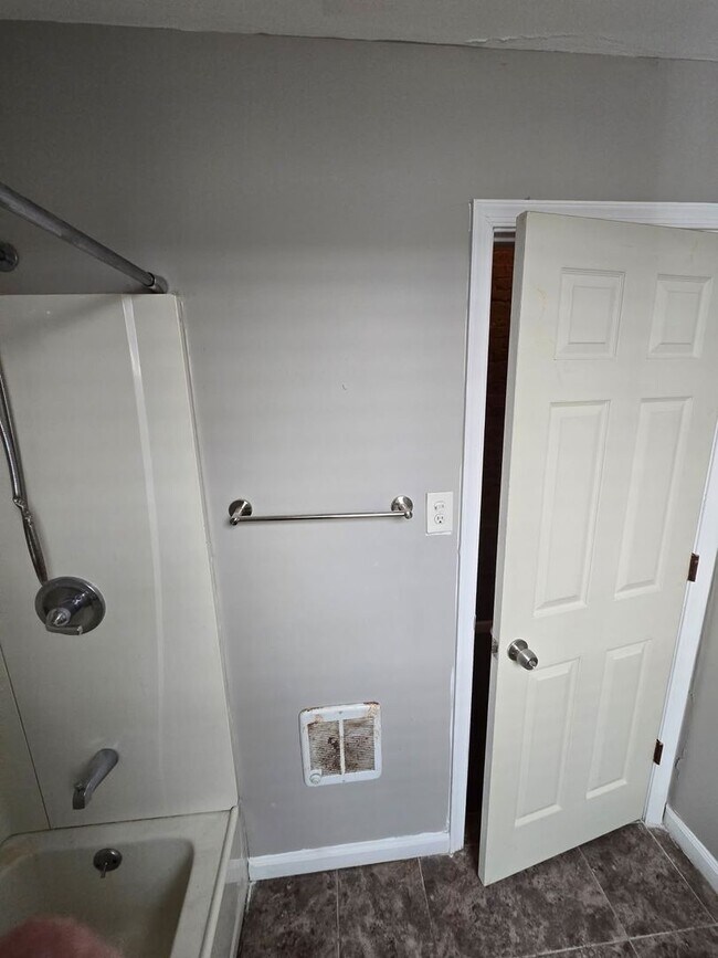 Building Photo - 1938 E Elkhart St