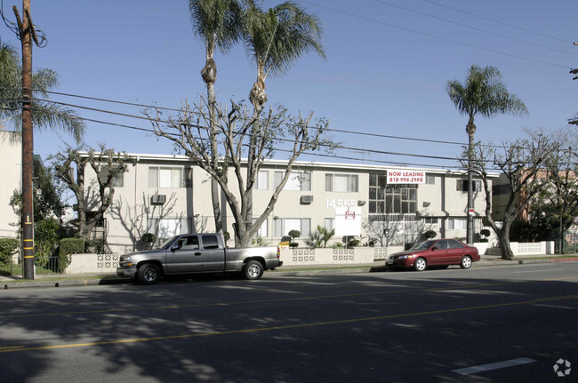 Building Photo - Saticoy West Apartments