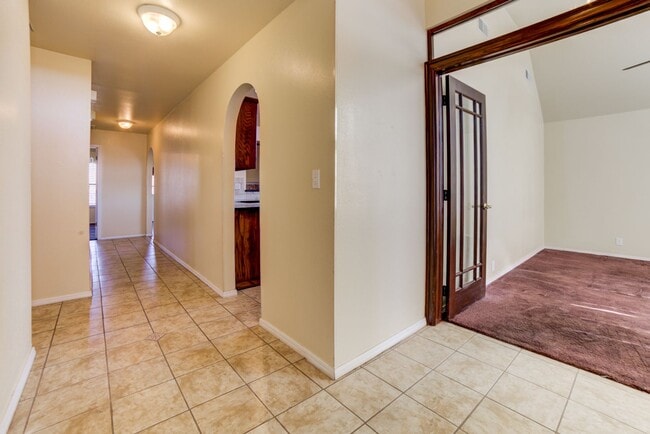 Building Photo - Large 3 Bedroom Home With Office!