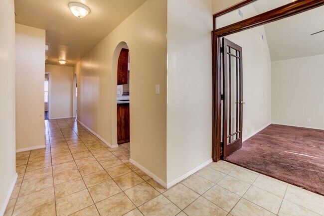 Foto del edificio - Large 3 Bedroom Home With Office!