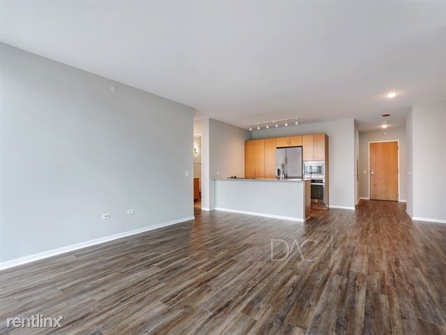 Foto del edificio - 3 br, 3 bath Apartment - 100 E Illinois St