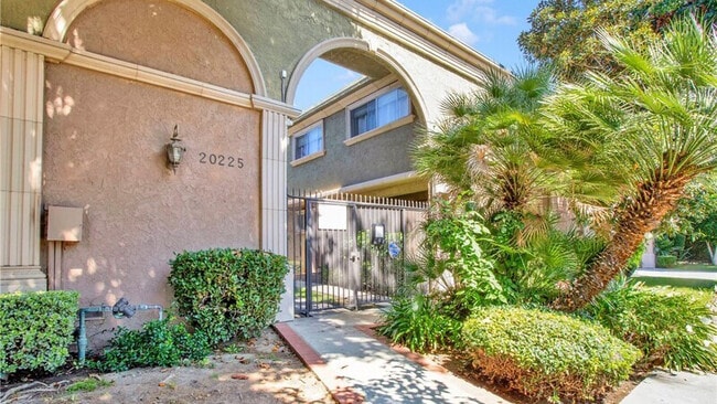 Building Photo - 20251 Cohasset St