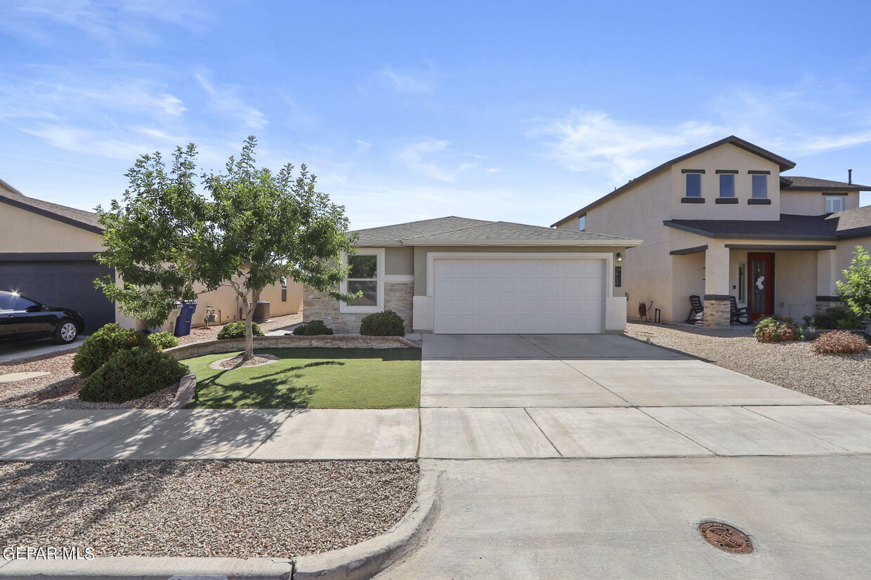 Primary Photo - 3917 Desert Dunes Dr