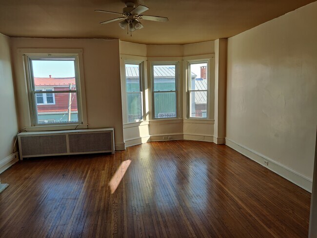 Living room - 313 State St