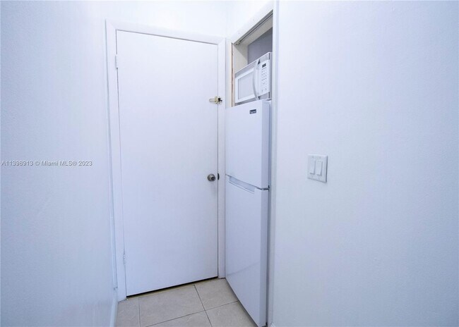 Foto del edificio - 6880 SW 25th St