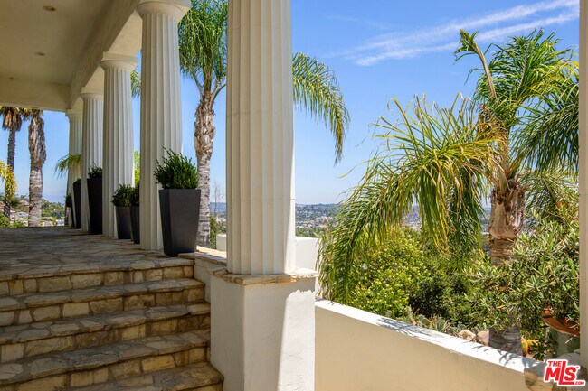 Foto del edificio - 2249 Mountain Oak Dr