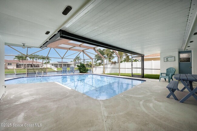 Building Photo - 419 St Georges Ct