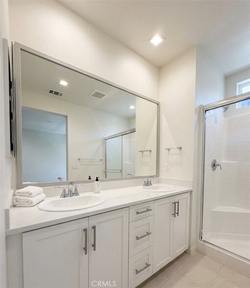 Foto del edificio - 5868 Linden Ave