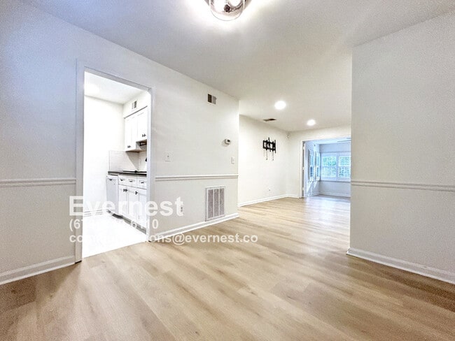 Building Photo - Cozy 1-Bedroom Apartment with Modern Ameni...