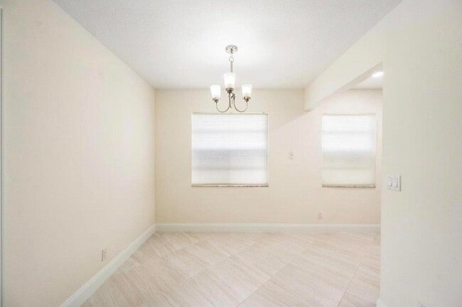 Building Photo - 401 Monaco Way