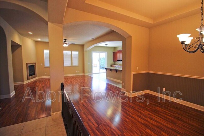 Building Photo - 880 Hildebrand Cir