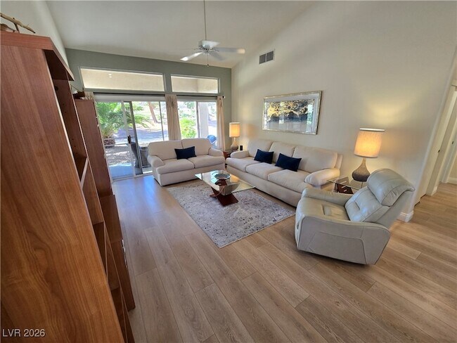 Foto del edificio - 10105 Hunter Springs Dr