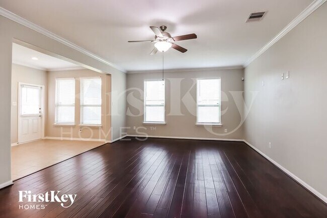 Foto del edificio - 1518 Brook Hollow Dr
