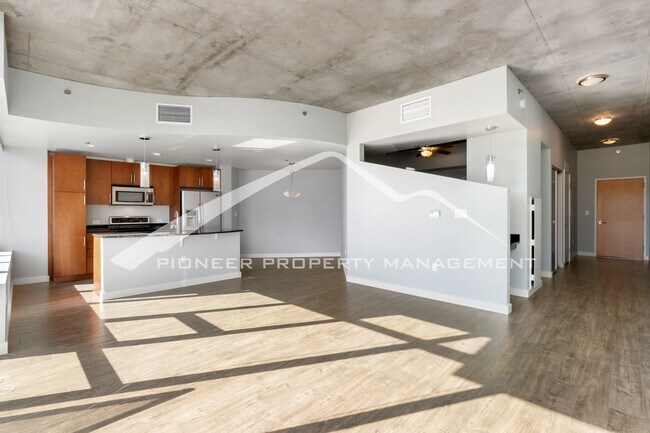 Foto del edificio - Luxury Condo with Stunning Views and Central AC