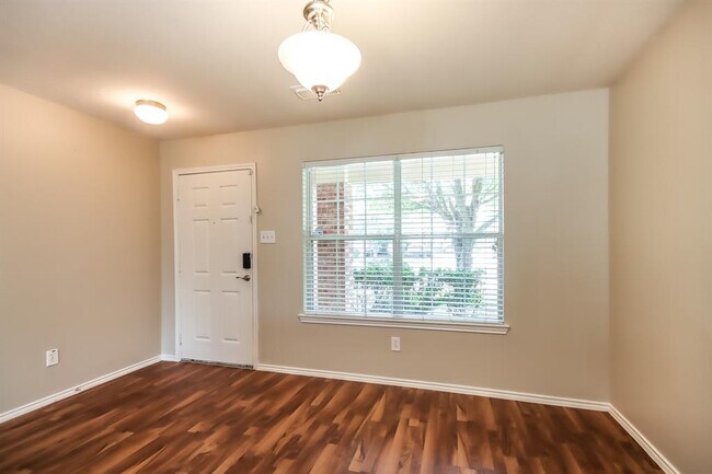 Building Photo - 17903 Seco Creek Ln