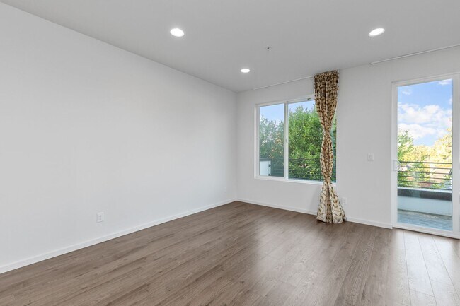 Foto del edificio - 8025 15th Ave NW