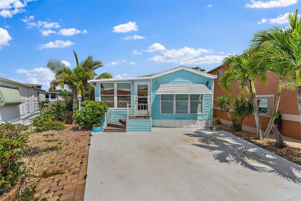 Primary Photo - 1258 Nettles Blvd