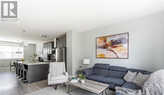 Photo du bâtiment - 3025-3025 Singleton Ave