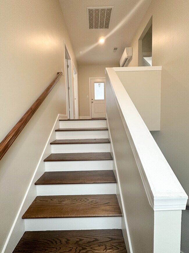 Foto del edificio - 5214 Donlyn Ln