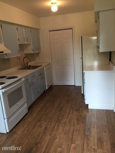 Building Photo - 3 br, 2.5 bath Townhome - 3 Brighton Ct.