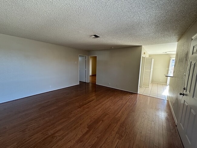 Photo - 311 W Pontiac Dr Townhome