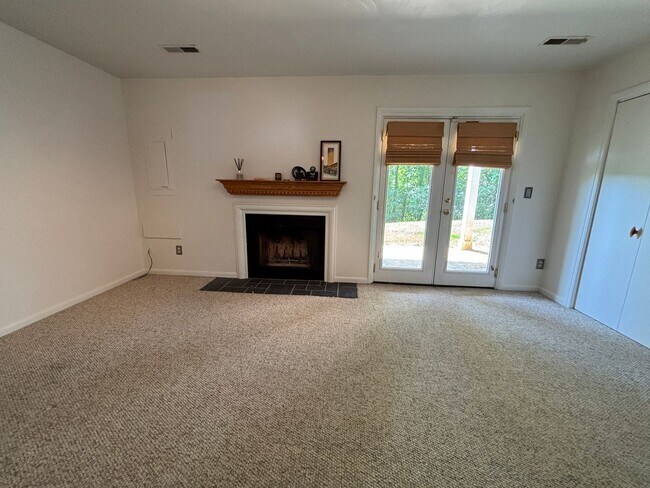 Foto del edificio - 5180 Winterberry Ct