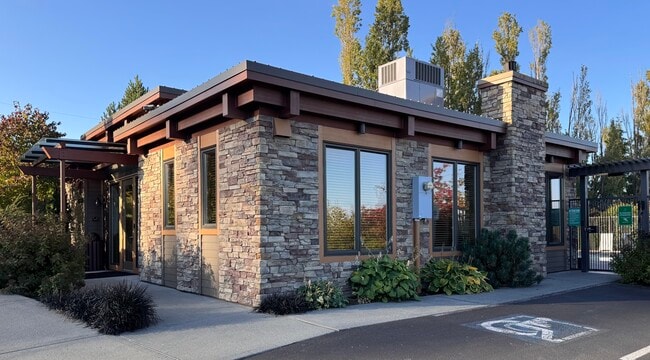 Building Photo - 55 Pine St