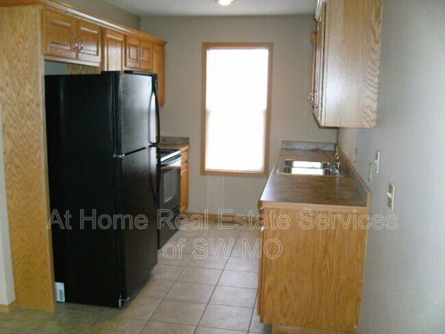Building Photo - 3923 S Timbercreek Ave