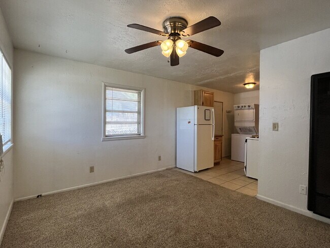 Foto del edificio - 2-Bedroom For Lease