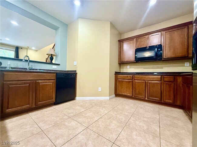 Foto del edificio - 5580 Spiceberry Dr