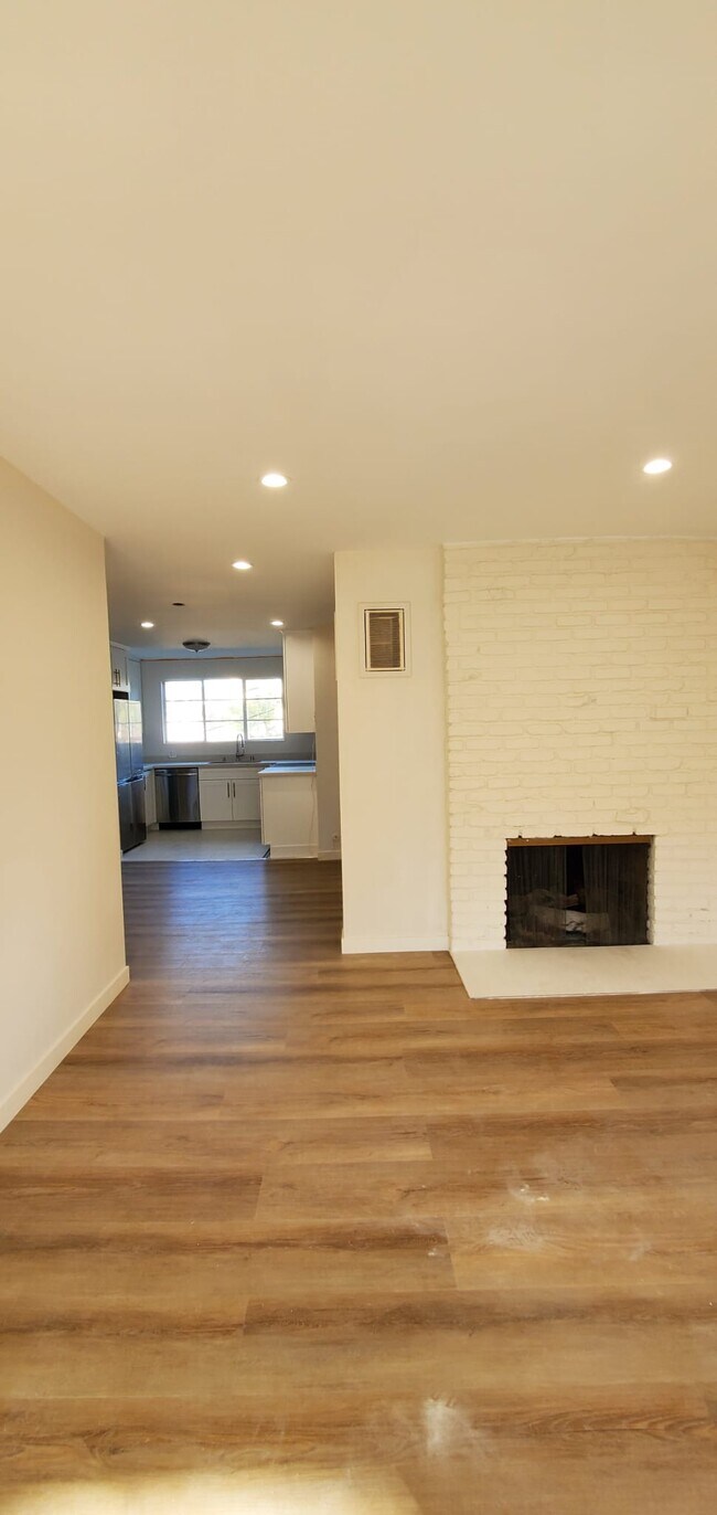 Foto del edificio - 341 W Dryden St