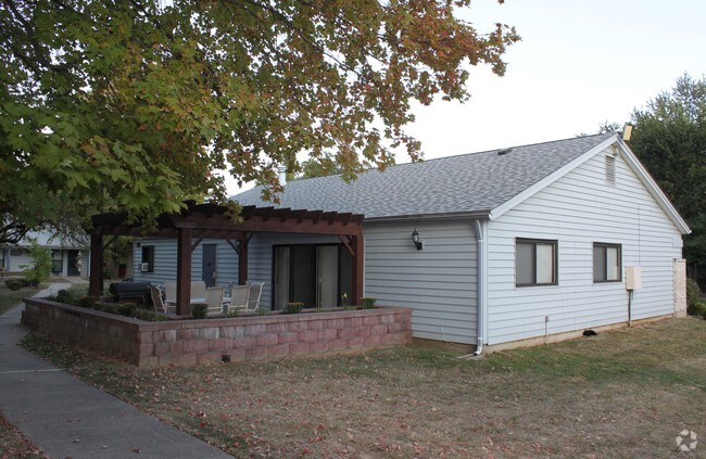 Building Photo - Meadow Glen Apartments