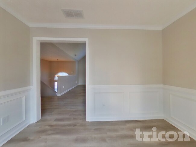 Building Photo - 660 Tipperary Rd