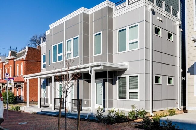 Building Photo - 1217 Bainbridge St