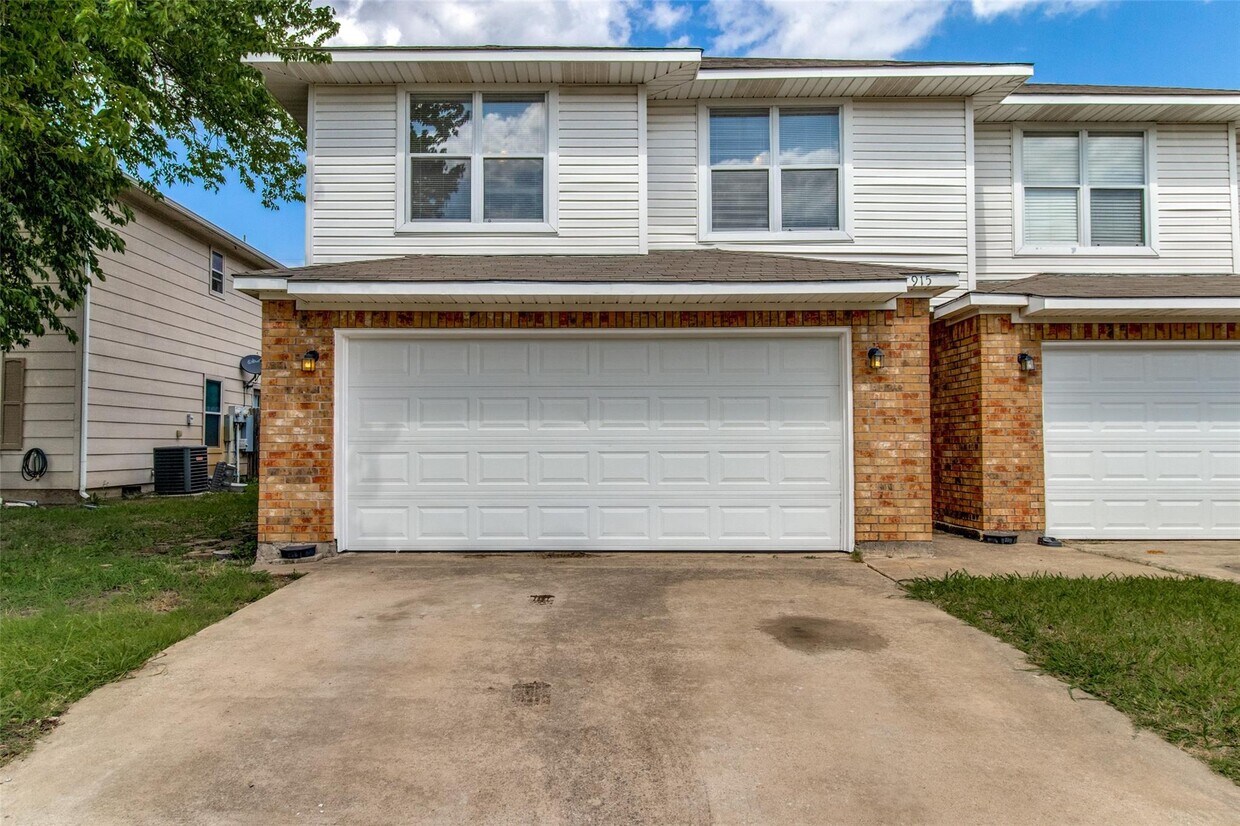 915 N Brents Ave, Sherman, TX 75090 House for Rent in Sherman, TX