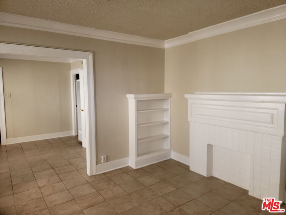 Foto principal - 712 W 40th Pl