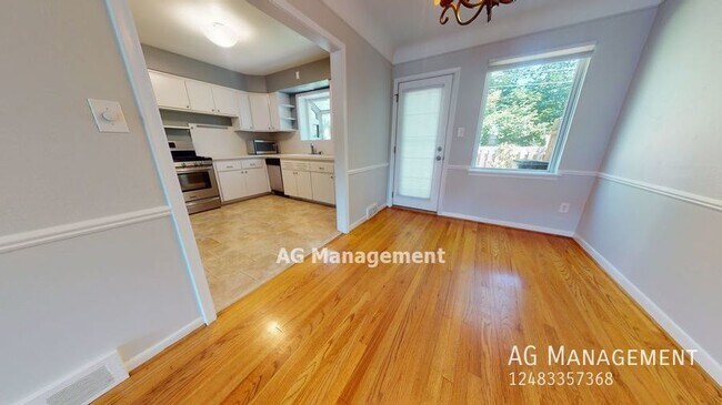 Building Photo - 2604 Rochester Rd - Unit #10 - Great Royal...