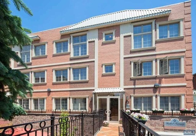 Foto principal - 124 68th St