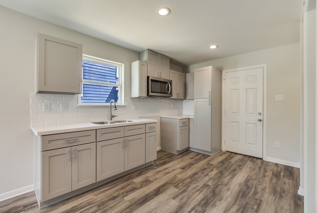 Kitchen area - 110 N Burr St