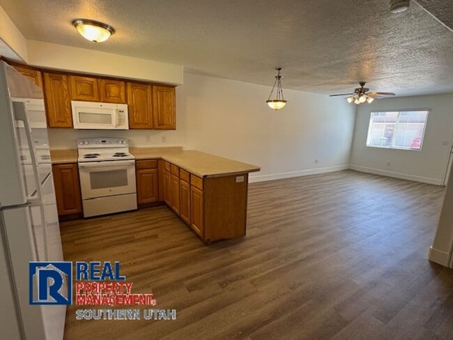 Foto del edificio - Hawk Hollow Townhomes