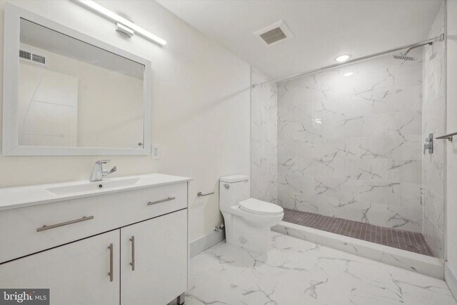 Foto del edificio - 1221 E Fletcher St