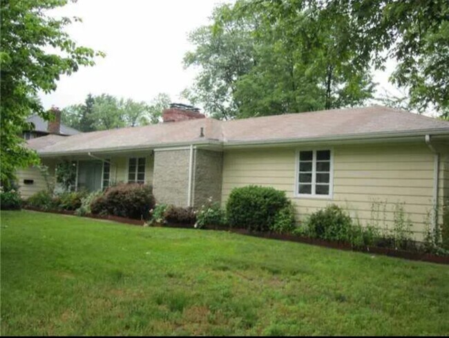 Foto del edificio - 2123 Eileen Rd