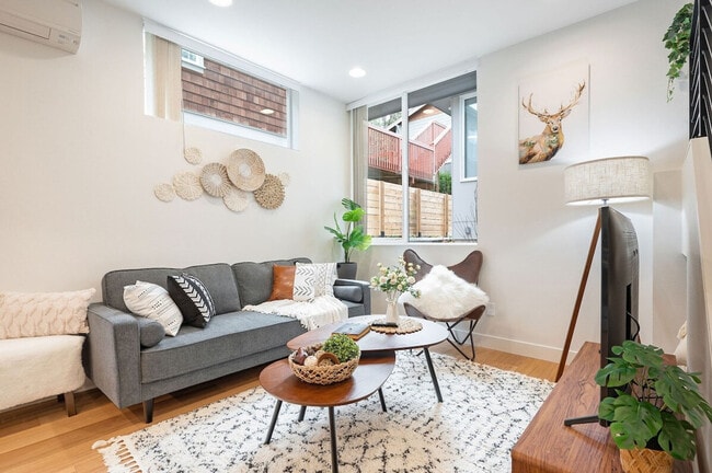 Building Photo - 34 W Cremona St