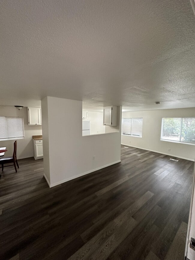 Building Photo - 4486 E Crystal Dr