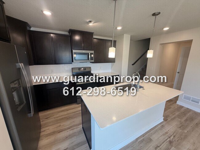 Building Photo - 6113 Idler Cir S