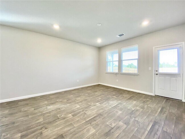 Foto del edificio - 3012 Tweedy Trail