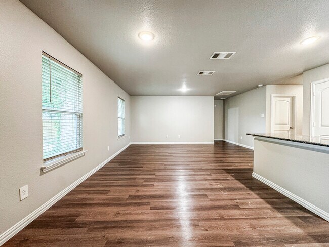 Foto del edificio - 2222 Echo Lake Dr